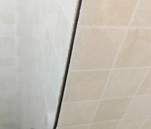饶平瓷砖空鼓维修公司分享阳台瓷砖脱落的修复过程可以分为以下几个步骤