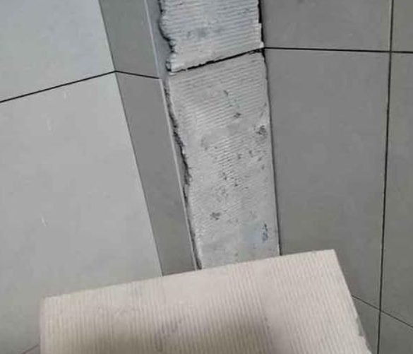 饶平瓷砖空鼓维修公司分享下厨房瓷砖脱落的补救措施。